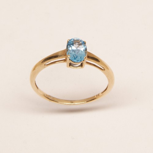 9ct Gold Blue Topaz Ring